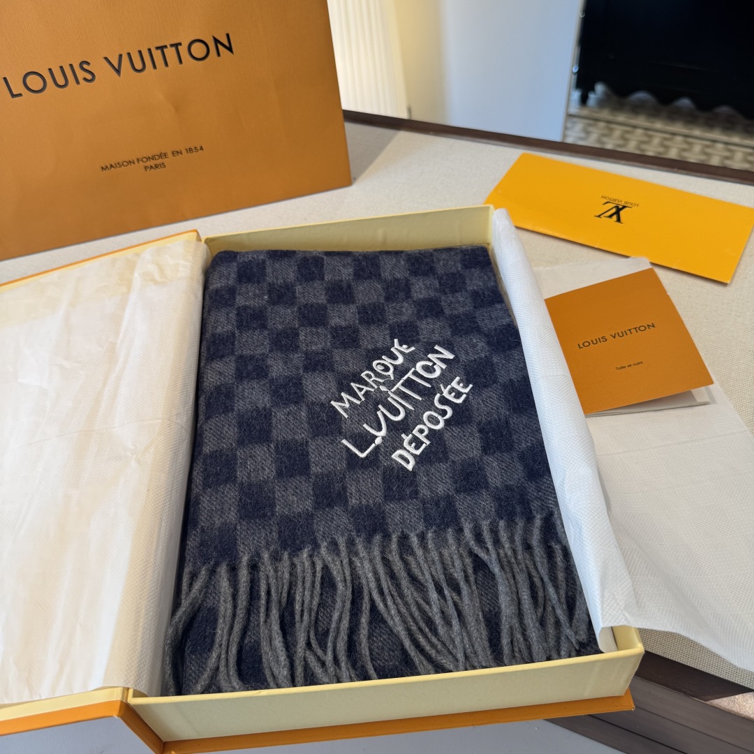 ❗️好看的要疯掉了，太有型太有魅力了❗️不得不佩服LV今年的设计师，把LV经典棋盘格元素再一次盘活了，让