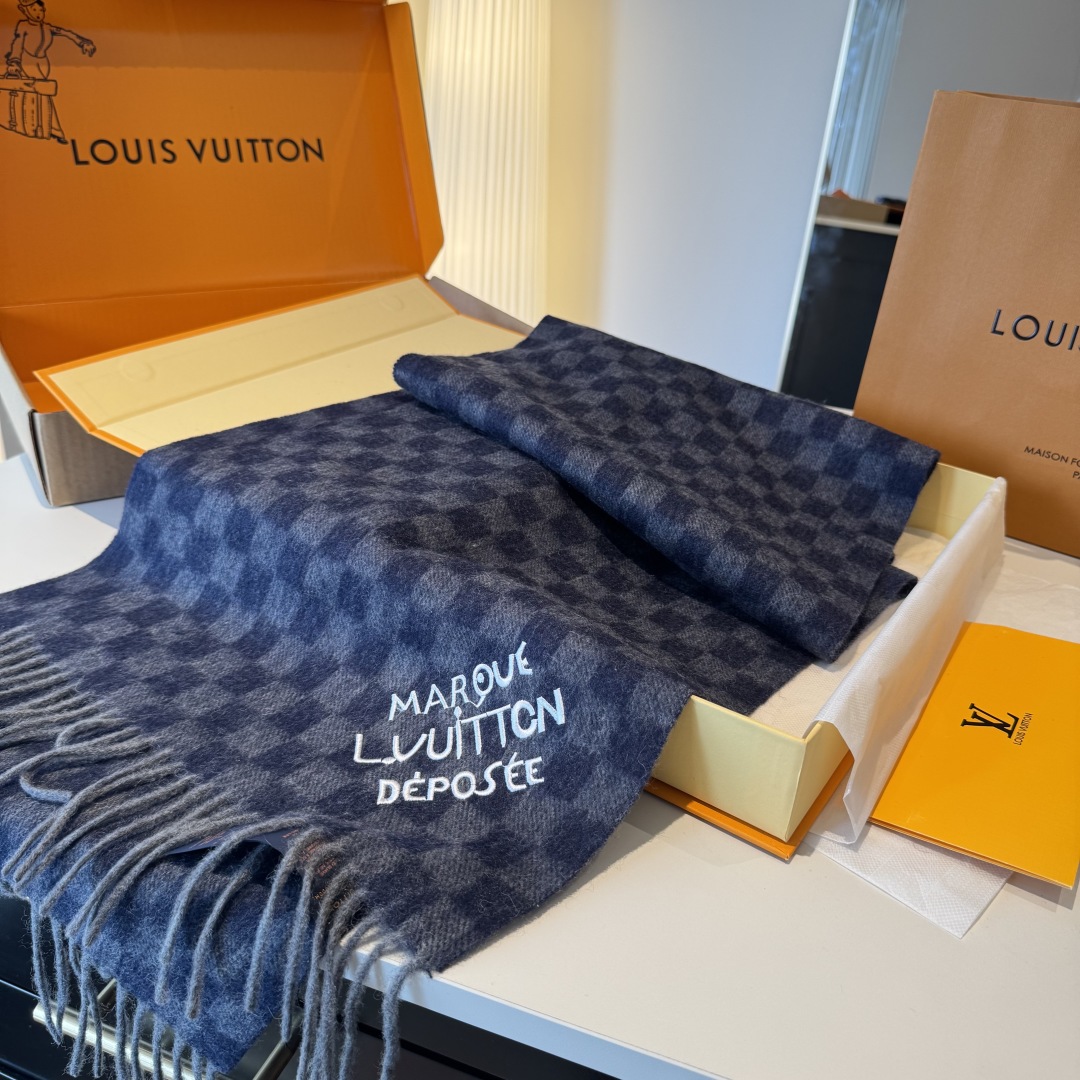 ❗️好看的要疯掉了，太有型太有魅力了❗️不得不佩服LV今年的设计师，把LV经典棋盘格元素再一次盘活了，让