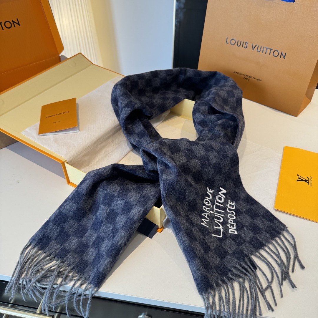 ❗️好看的要疯掉了，太有型太有魅力了❗️不得不佩服LV今年的设计师，把LV经典棋盘格元素再一次盘活了，让