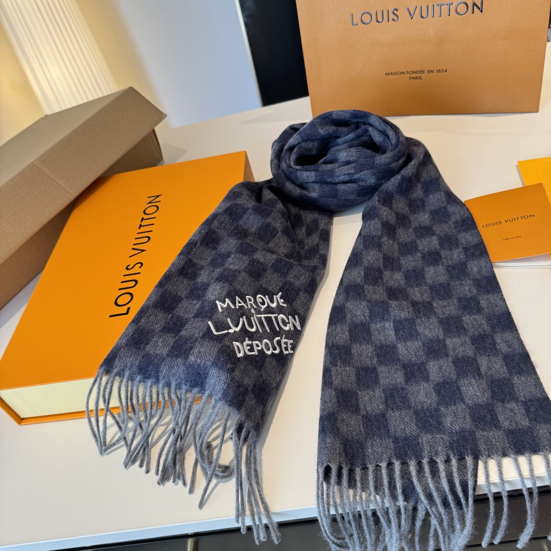 ❗️好看的要疯掉了，太有型太有魅力了❗️不得不佩服LV今年的设计师，把LV经典棋盘格元素再一次盘活了，让