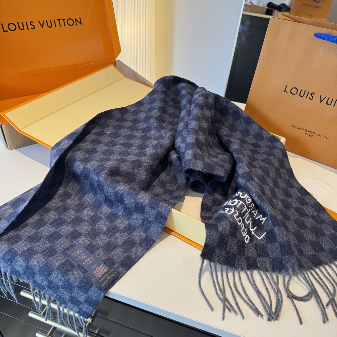 ❗️好看的要疯掉了，太有型太有魅力了❗️不得不佩服LV今年的设计师，把LV经典棋盘格元素再一次盘活了，让