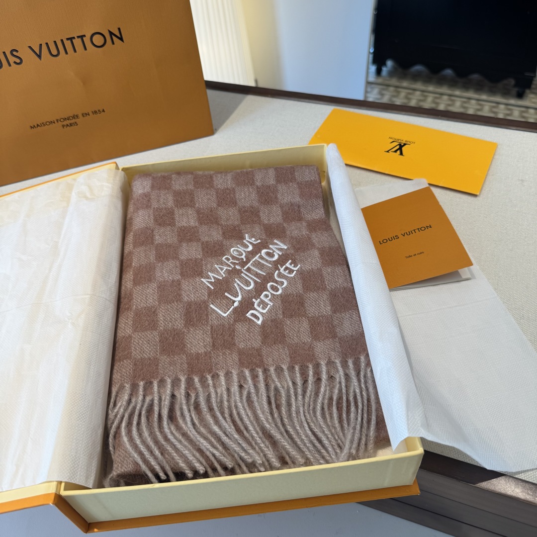 ❗️好看的要疯掉了，太有型太有魅力了❗️不得不佩服LV今年的设计师，把LV经典棋盘格元素再一次盘活了，让