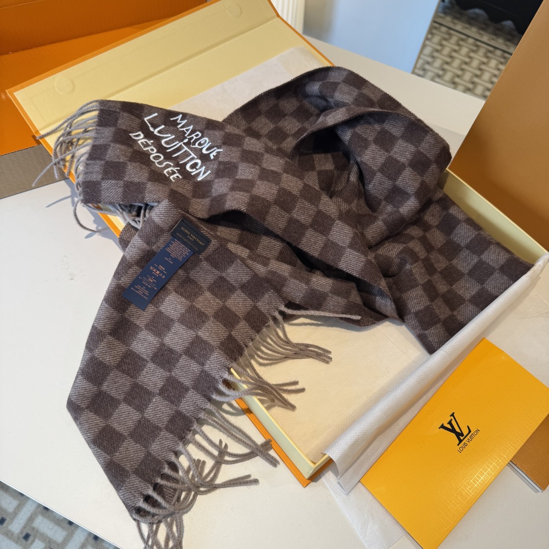 ❗️好看的要疯掉了，太有型太有魅力了❗️不得不佩服LV今年的设计师，把LV经典棋盘格元素再一次盘活了，让