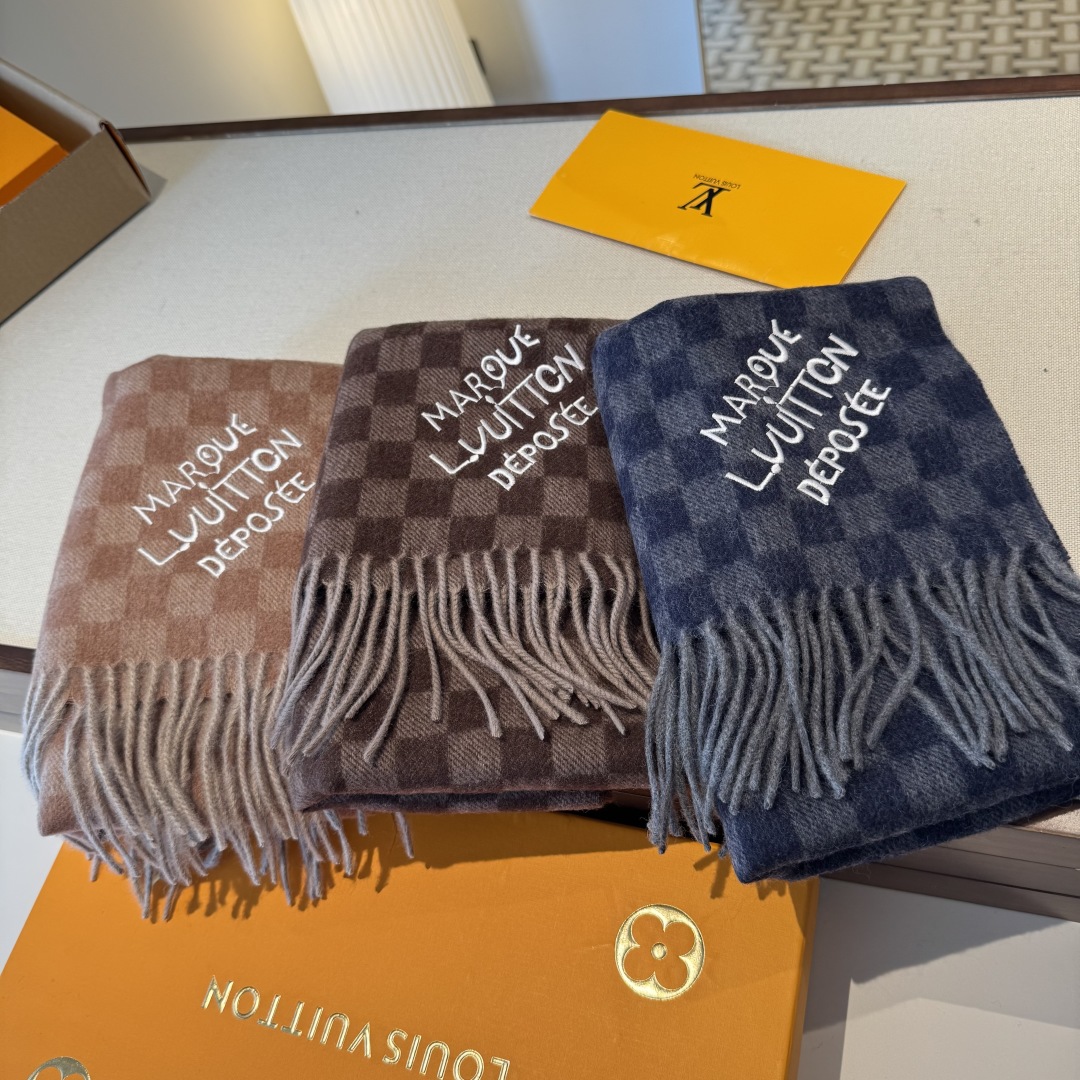 ❗️好看的要疯掉了，太有型太有魅力了❗️不得不佩服LV今年的设计师，把LV经典棋盘格元素再一次盘活了，让