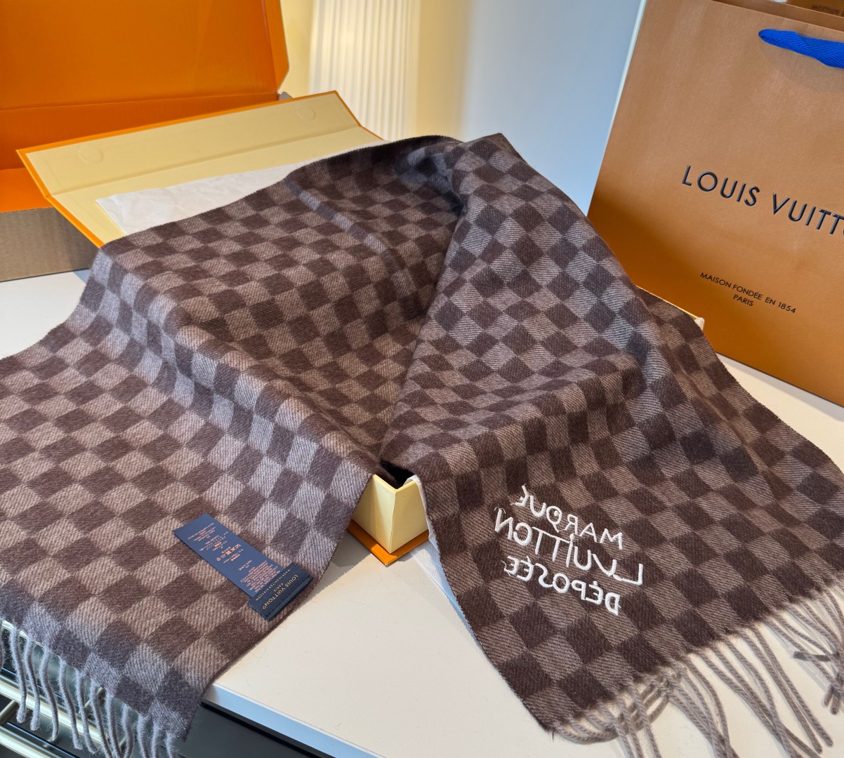 ❗️好看的要疯掉了，太有型太有魅力了❗️不得不佩服LV今年的设计师，把LV经典棋盘格元素再一次盘活了，让