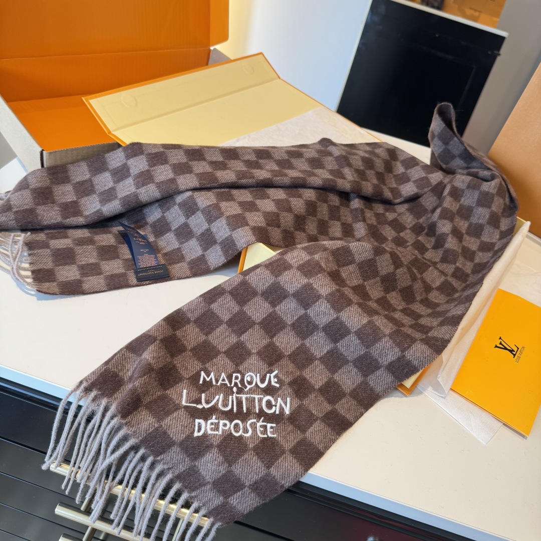 ❗️好看的要疯掉了，太有型太有魅力了❗️不得不佩服LV今年的设计师，把LV经典棋盘格元素再一次盘活了，让