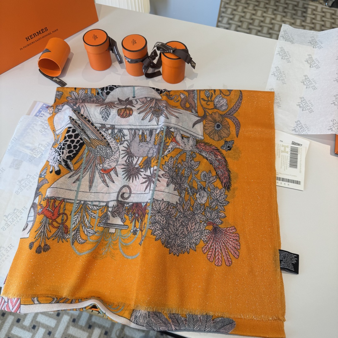 会发光发亮的围巾银丝羊绒长巾✨专柜同步‼️真心赞‼️驴家路易威登经典 Monogram 图案搭配彩色边框