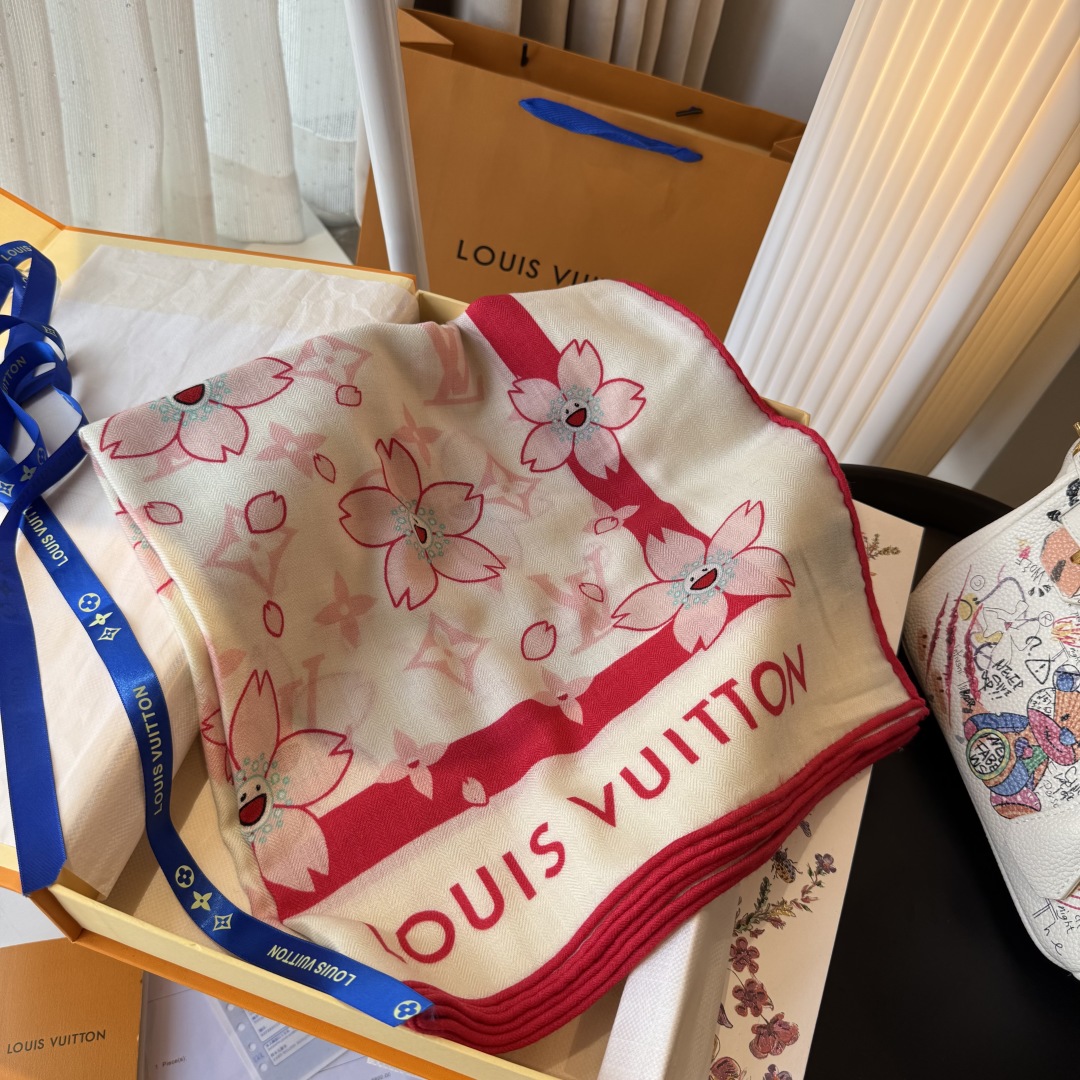 LV(路易威登)最最新的专柜主打款 樱花 度假及日常都非常好搭配的款 订单私流 】一看到就想去度假‼️平