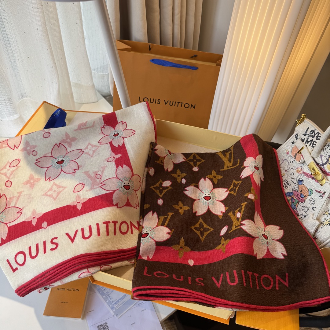 LV（路易威登）最最新的专柜主打款 樱花 度假及日常都非常好搭配的款 订单私流 】一看到就想去度假‼️平
