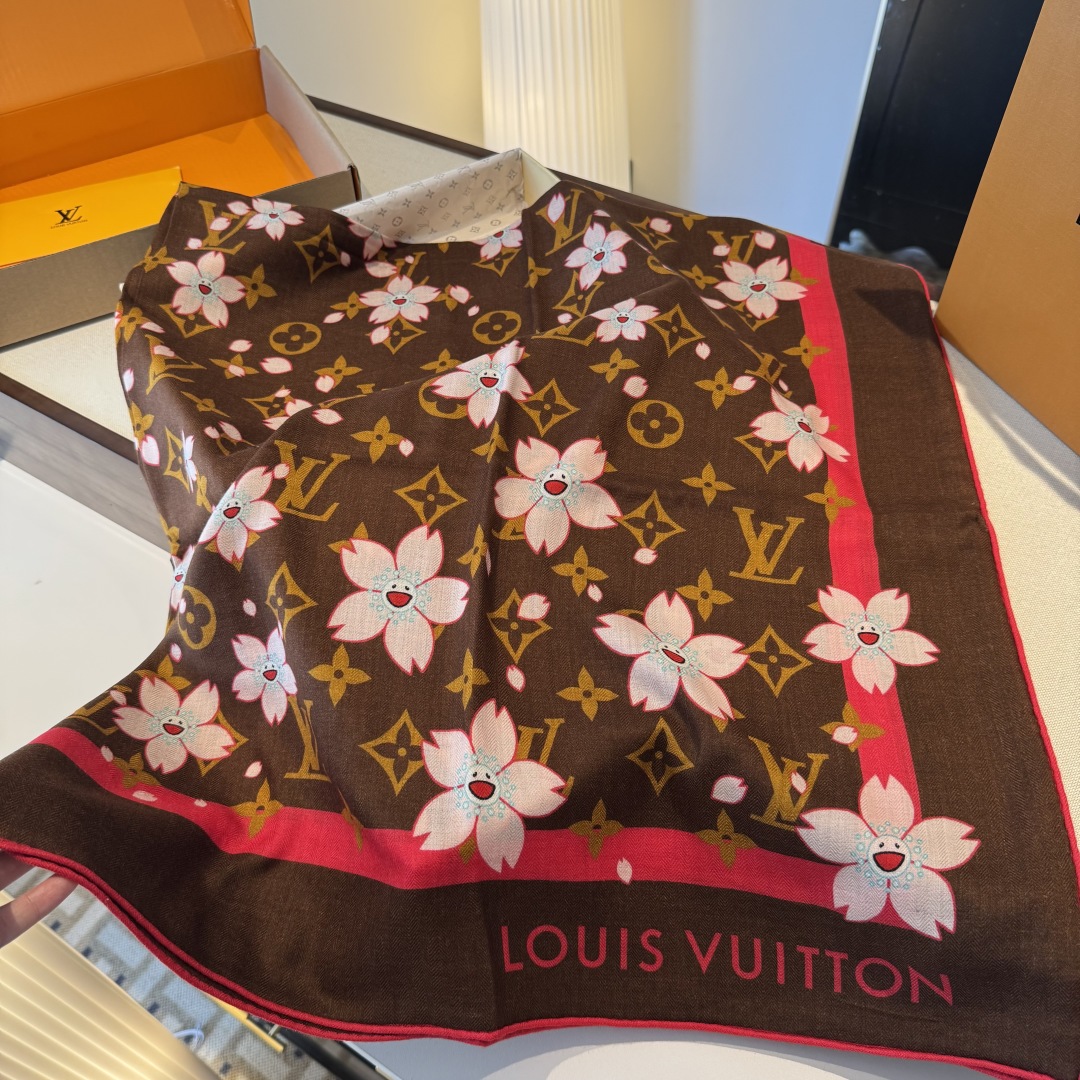 LV（路易威登）最最新的专柜主打款 樱花 度假及日常都非常好搭配的款 订单私流 】一看到就想去度假‼️平