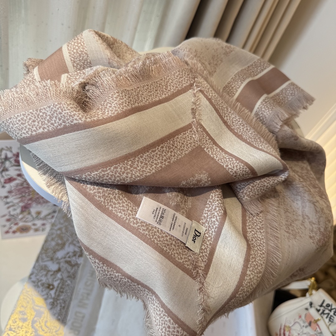 市场最高版本，颜色百分之百对应正品，出入专柜毫无压力，(动物剪花）【茹伊印花】𝐃𝐈𝐎𝐑 茹伊印花是近两年