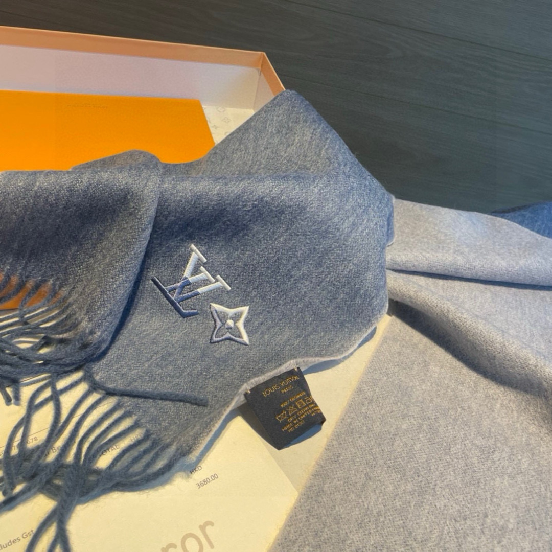 Louis Vuitton。 【刺绣羊绒围巾】怒赞自留，难得的高端男款！家属福利！L非常正的男士围巾~面