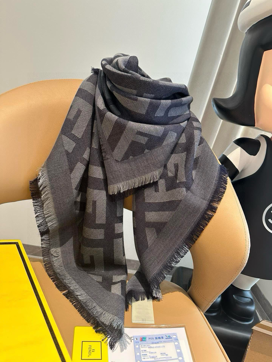 【高品质】Fendi新款，男女同款双面提花围巾，芬迪一改往日的老花系列，采用复古格子风格，真是把时尚潮流