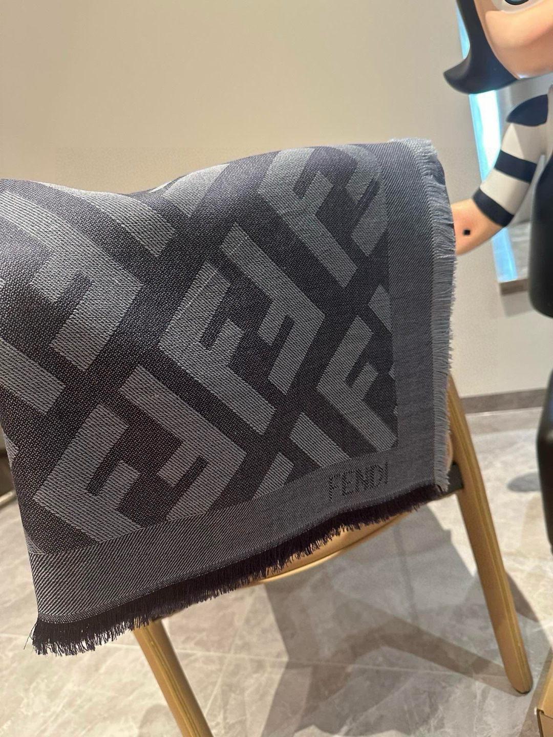 【高品质】Fendi新款，男女同款双面提花围巾，芬迪一改往日的老花系列，采用复古格子风格，真是把时尚潮流