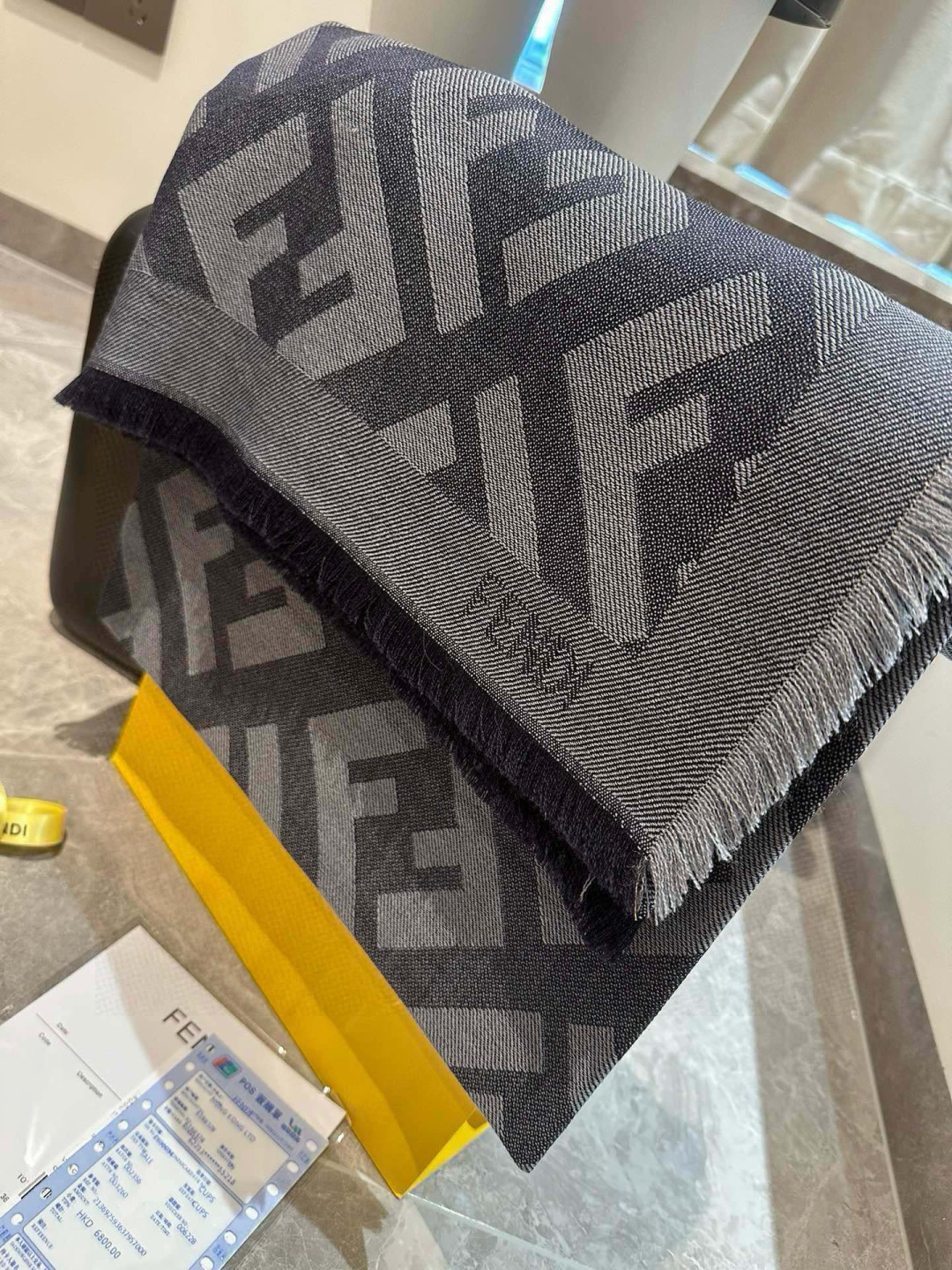 【高品质】Fendi新款，男女同款双面提花围巾，芬迪一改往日的老花系列，采用复古格子风格，真是把时尚潮流