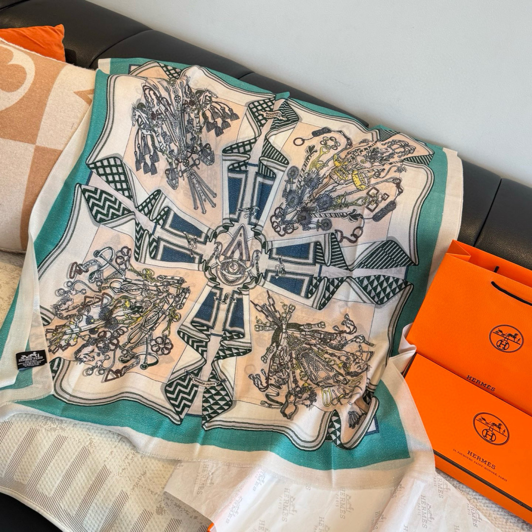 会发光发亮的围巾银丝羊绒长巾✨专柜同步‼️真心赞‼️驴家路易威登经典 Monogram 图案搭配彩色边框