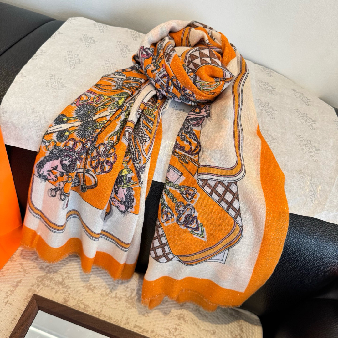 会发光发亮的围巾银丝羊绒长巾✨专柜同步‼️真心赞‼️驴家路易威登经典 Monogram 图案搭配彩色边框