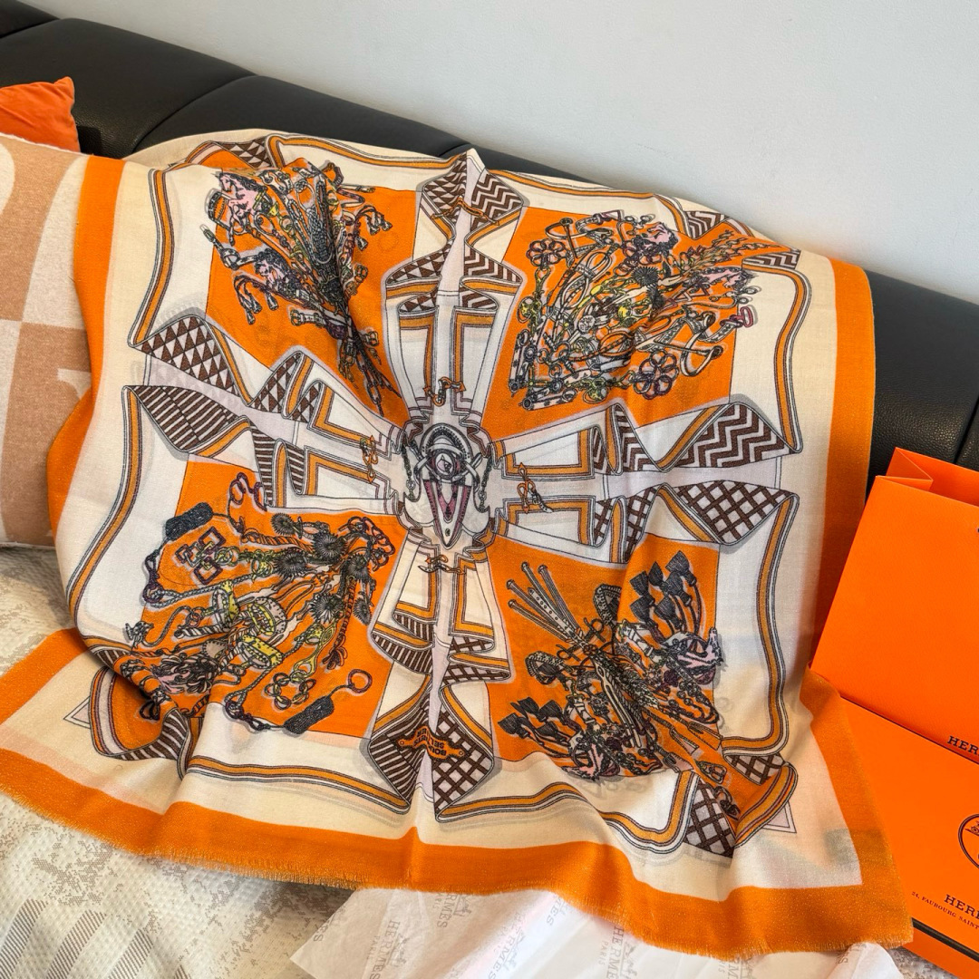 会发光发亮的围巾银丝羊绒长巾✨专柜同步‼️真心赞‼️驴家路易威登经典 Monogram 图案搭配彩色边框