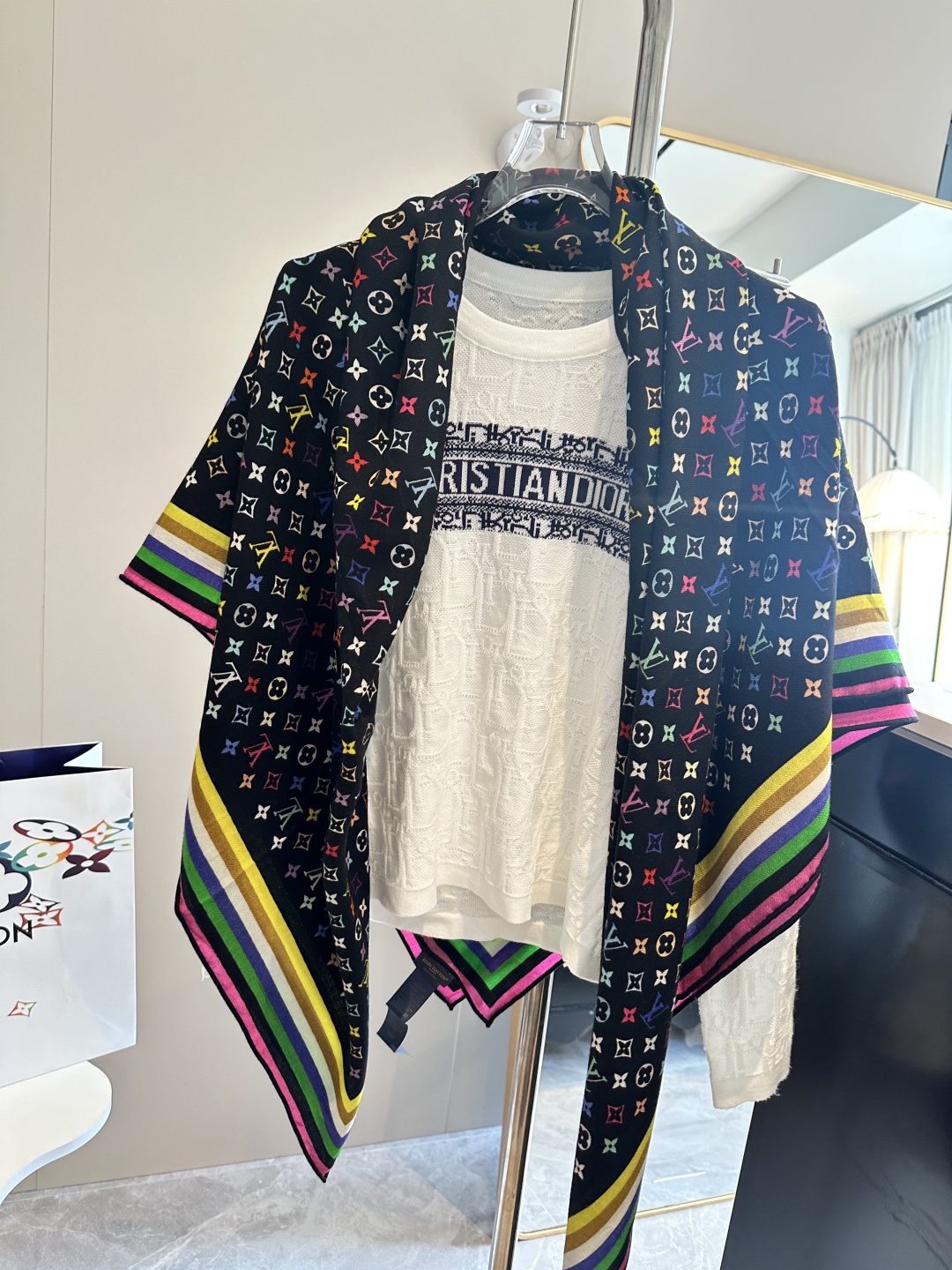 新款💖💖💃🏻💃🏻同花同色双面羊绒方巾‼️抢‼️VIP推荐 ‼️👍下手一定要快【高端 大爱 ‼️纯羊婴儿触