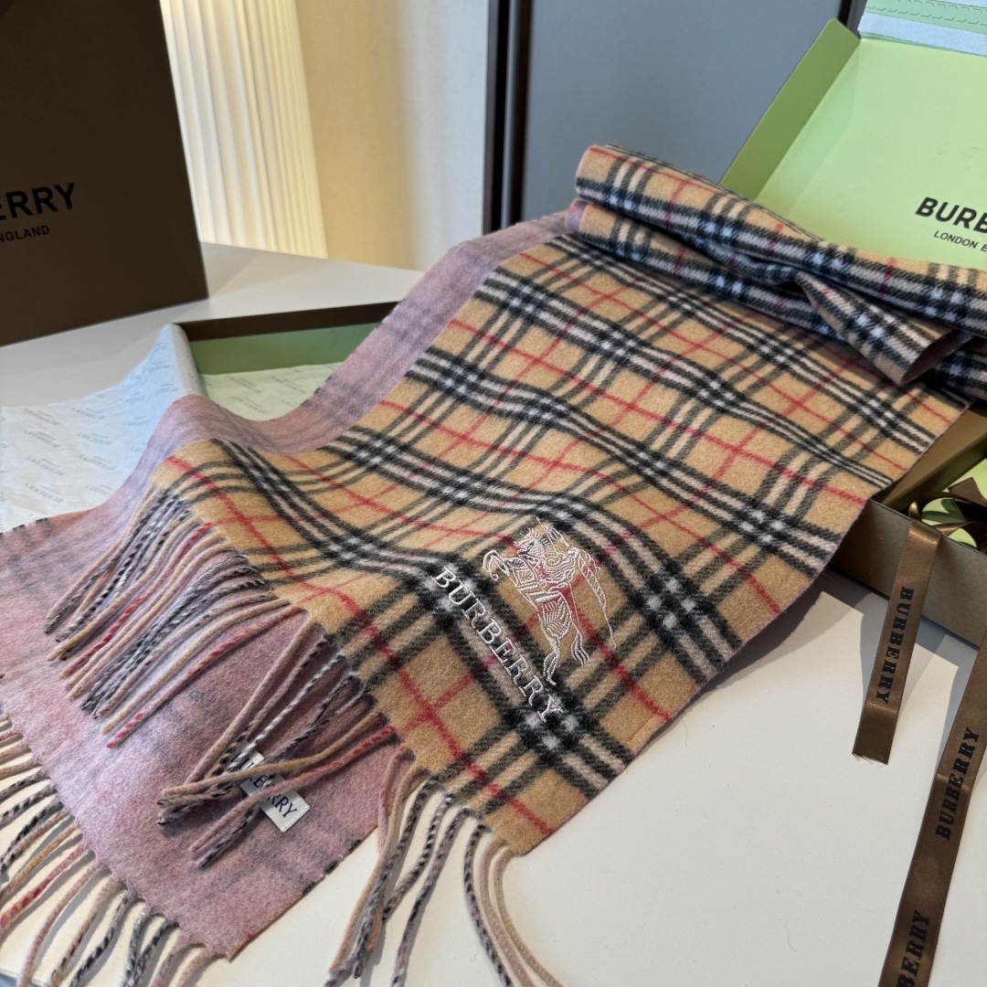 ✨✨Burberry · 巴宝莉双面围巾❗好看的要疯掉了，太有型太有魅力了❗❗非常斯文时尚的秋冬单品！真