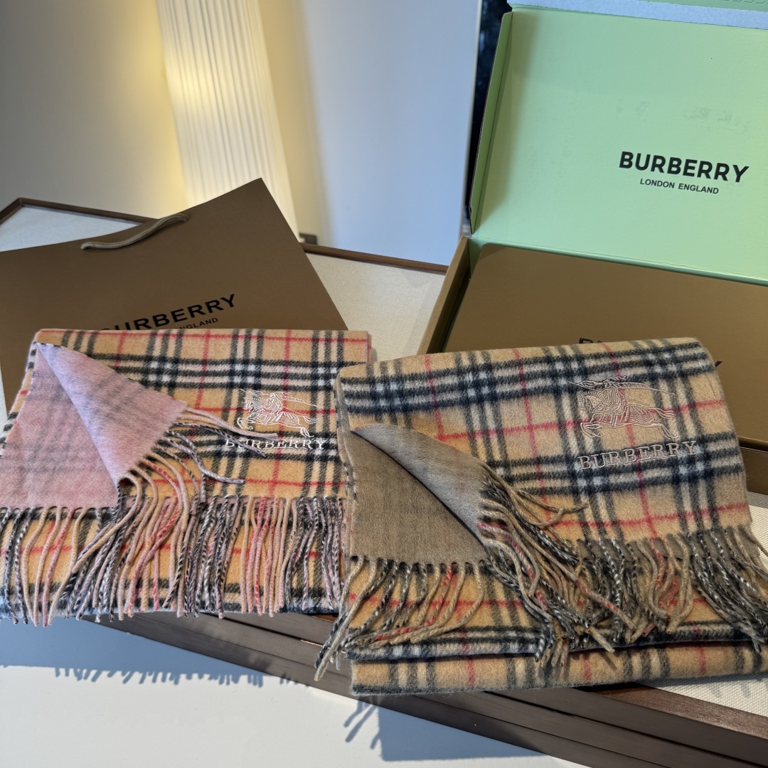 ✨✨Burberry · 巴宝莉双面围巾❗好看的要疯掉了，太有型太有魅力了❗❗非常斯文时尚的秋冬单品！真