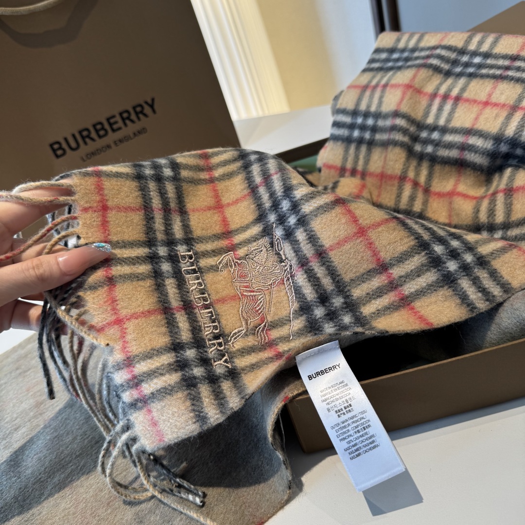 ✨✨Burberry · 巴宝莉双面围巾❗好看的要疯掉了，太有型太有魅力了❗❗非常斯文时尚的秋冬单品！真