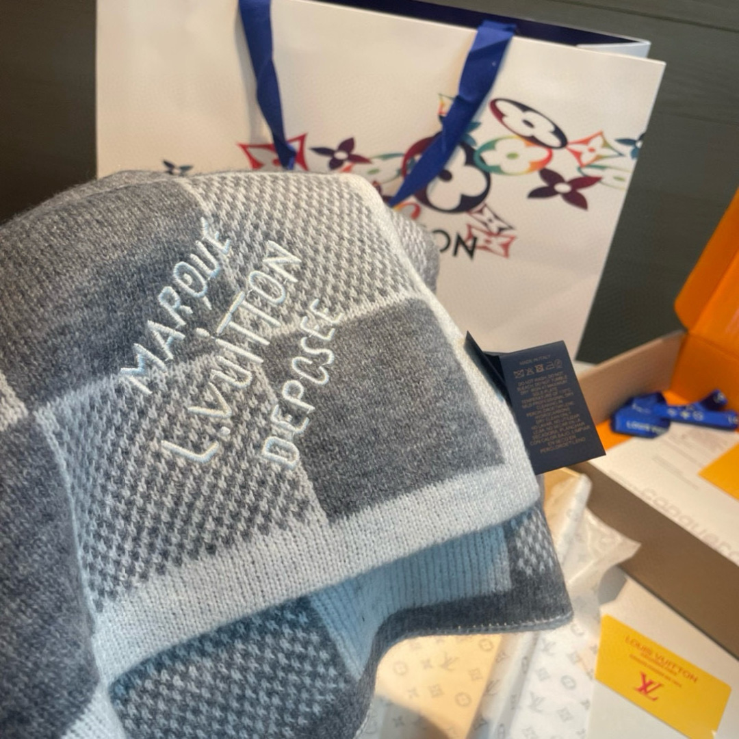 大驴家最美的围巾没有之一，独家首发，Fluffygram 围巾取材羊驼毛和绵羊毛混纺，以拉绒处理营造舒适