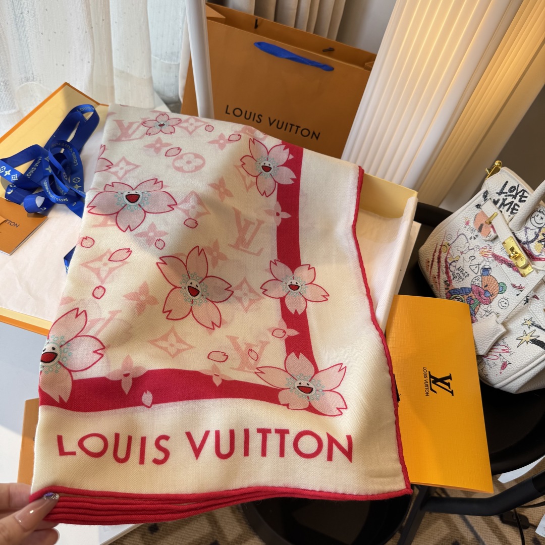 LV(路易威登)最最新的专柜主打款 樱花 度假及日常都非常好搭配的款 订单私流 】一看到就想去度假‼️平