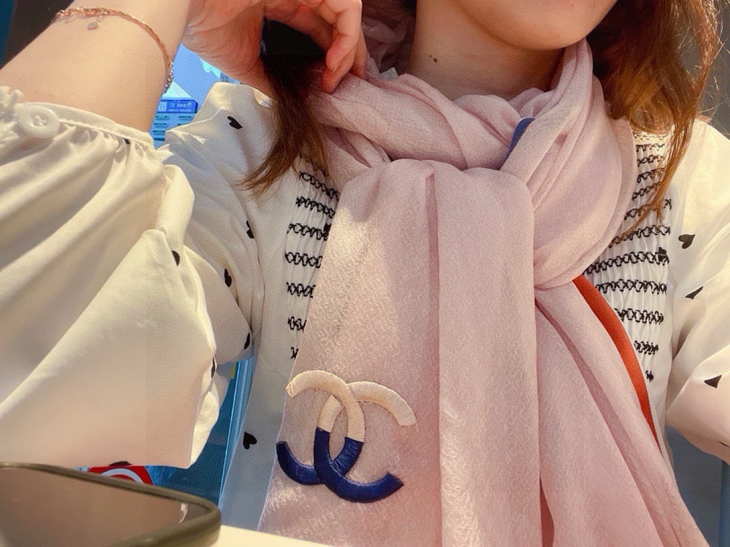 重点推荐！！！高级舒适时髦气质，相信我的就收吧！香奈儿这款触动内心的柔美围巾，无法模仿的颜色和气质！！！