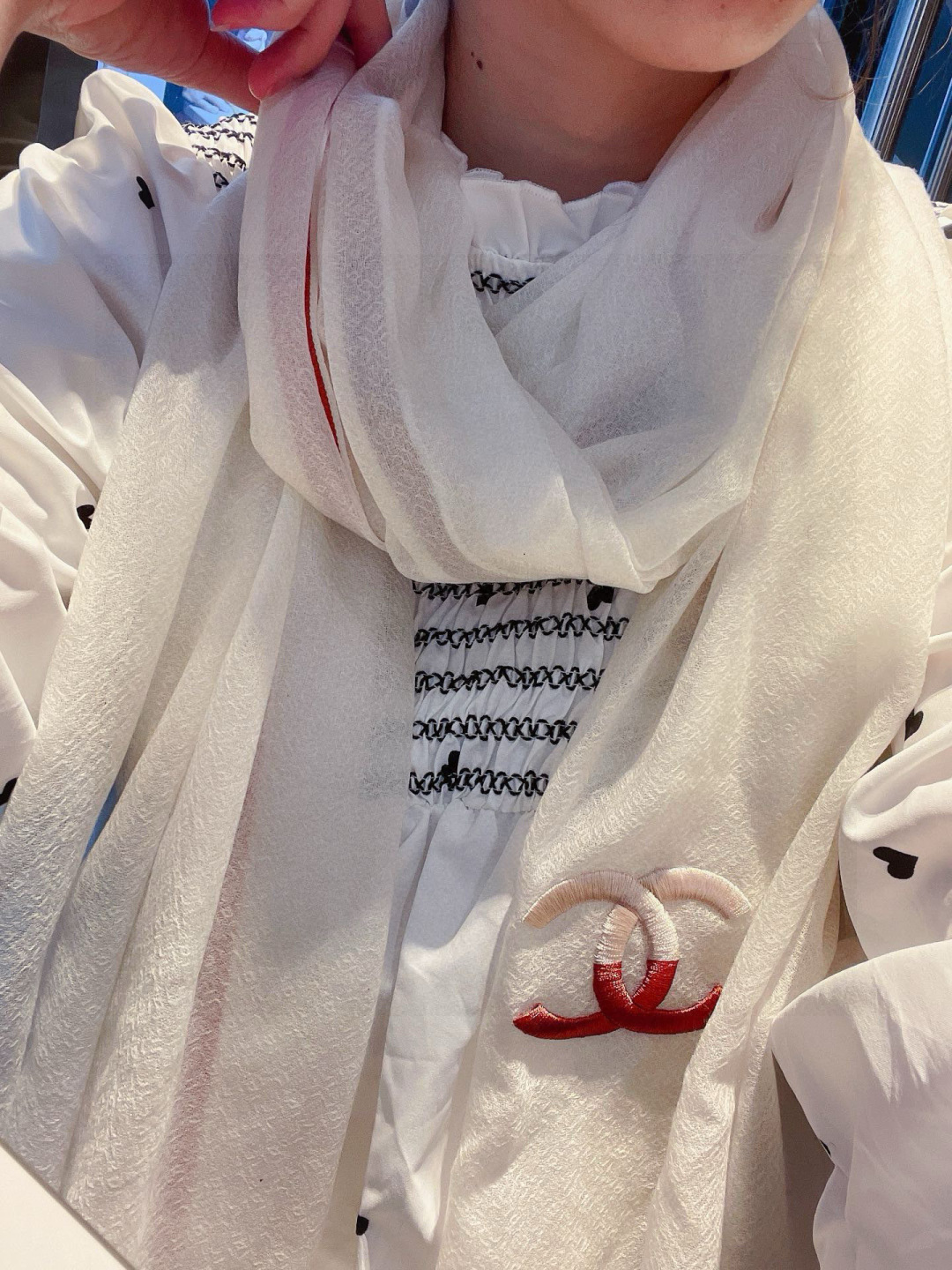 重点推荐！！！高级舒适时髦气质，相信我的就收吧！香奈儿这款触动内心的柔美围巾，无法模仿的颜色和气质！！！