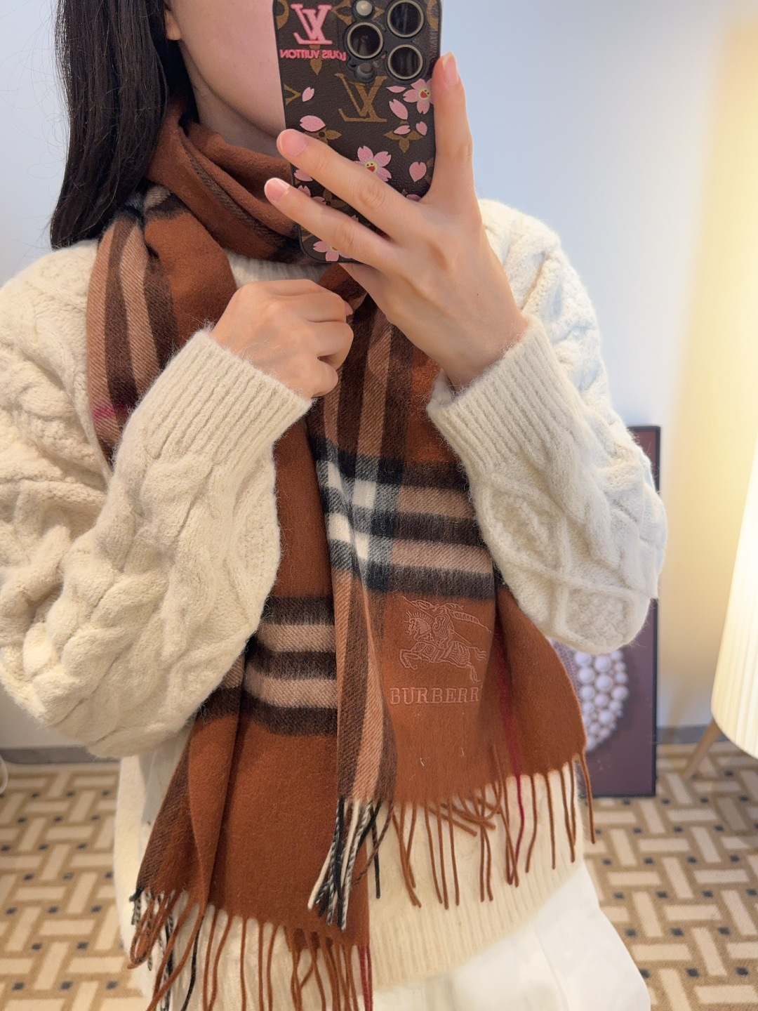 Burberry 难得的高端男款 家属福利 巴宝莉非常正的男士围巾~面料大爱 非常柔软细腻舒服 轻度水波纹 简约
