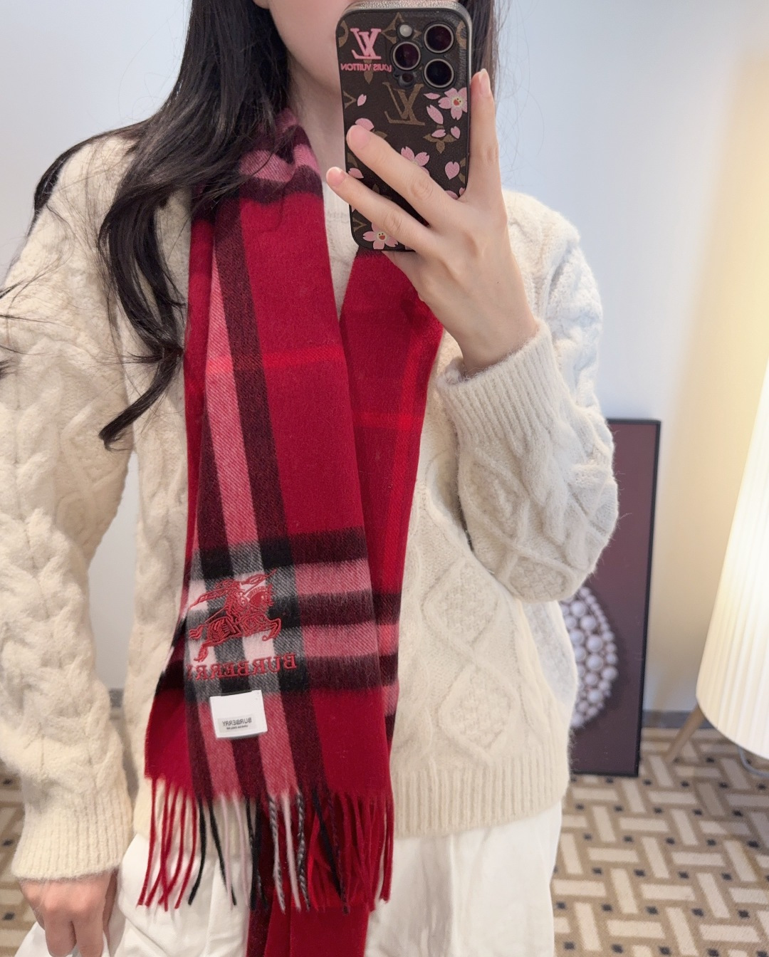 Burberry 难得的高端男款 家属福利 巴宝莉非常正的男士围巾~面料大爱 非常柔软细腻舒服 轻度水波纹 简约
