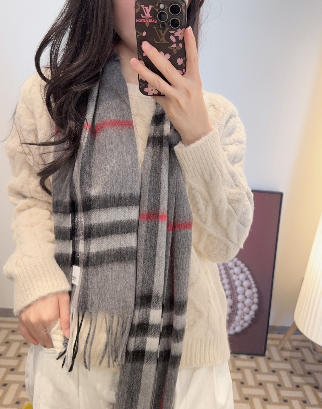 Burberry 难得的高端男款 家属福利 巴宝莉非常正的男士围巾~面料大爱 非常柔软细腻舒服 轻度水波纹 简约