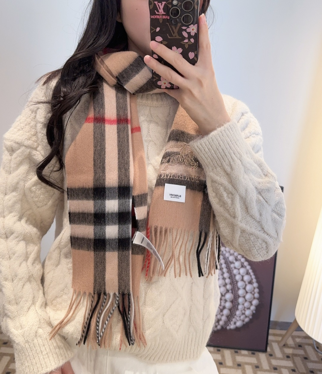 Burberry 难得的高端男款 家属福利 巴宝莉非常正的男士围巾~面料大爱 非常柔软细腻舒服 轻度水波纹 简约