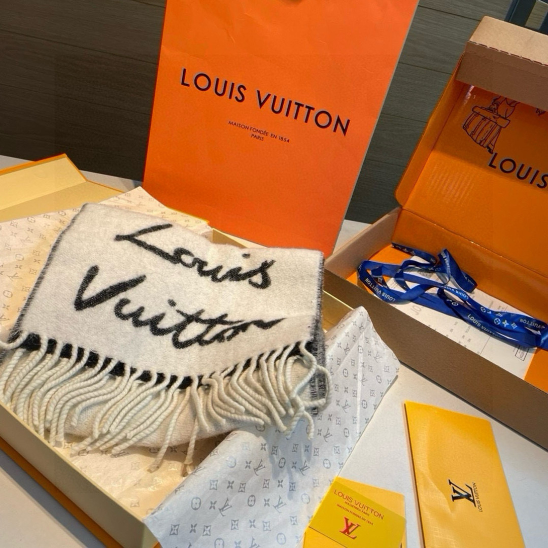 大驴家最美的围巾没有之一，独家首发，Fluffygram 围巾取材羊驼毛和绵羊毛混纺，以拉绒处理营造舒适