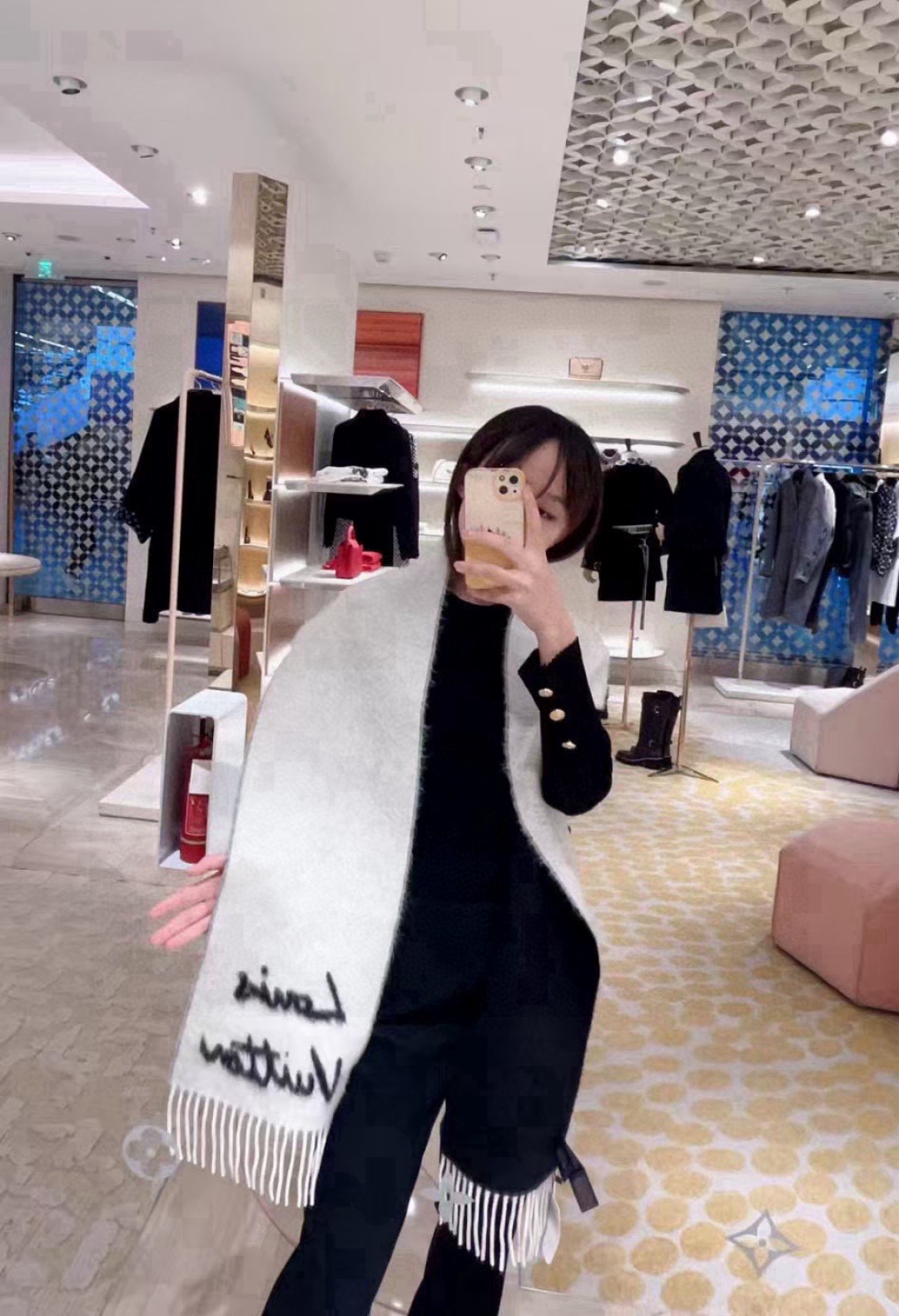 大驴家最美的围巾没有之一，独家首发，Fluffygram 围巾取材羊驼毛和绵羊毛混纺，以拉绒处理营造舒适