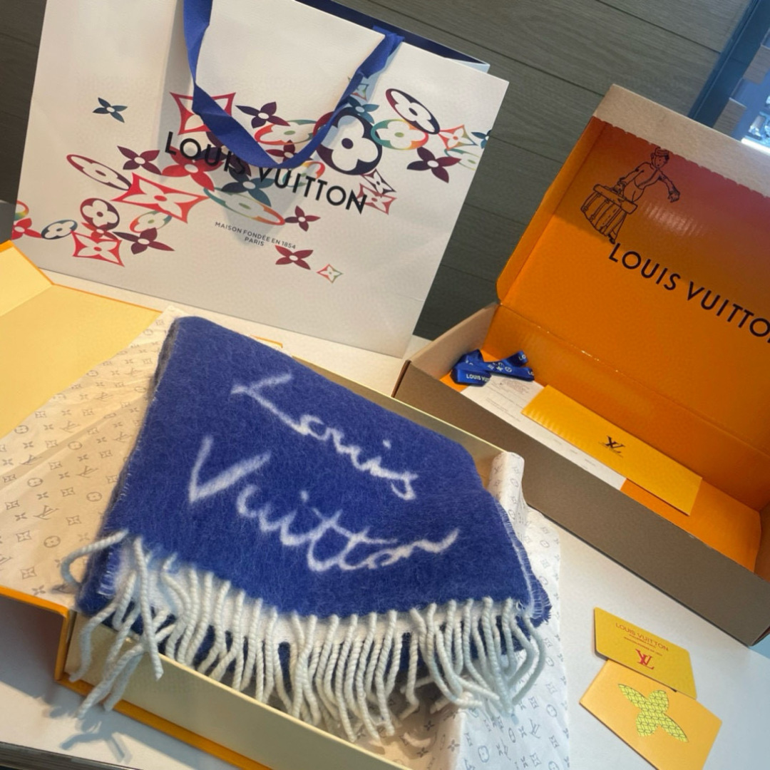 大驴家最美的围巾没有之一，独家首发，Fluffygram 围巾取材羊驼毛和绵羊毛混纺，以拉绒处理营造舒适