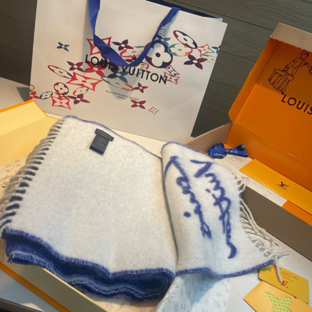 大驴家最美的围巾没有之一，独家首发，Fluffygram 围巾取材羊驼毛和绵羊毛混纺，以拉绒处理营造舒适