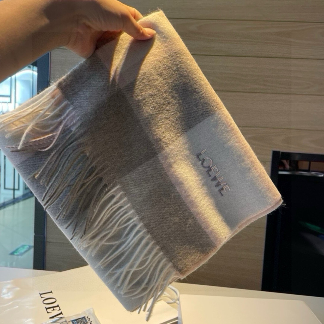 罗意威。【男女围巾】怒赞自留，难得的高端男款！家属福利！非常正的围巾~面料大爱，非常柔软细腻舒服，轻度水