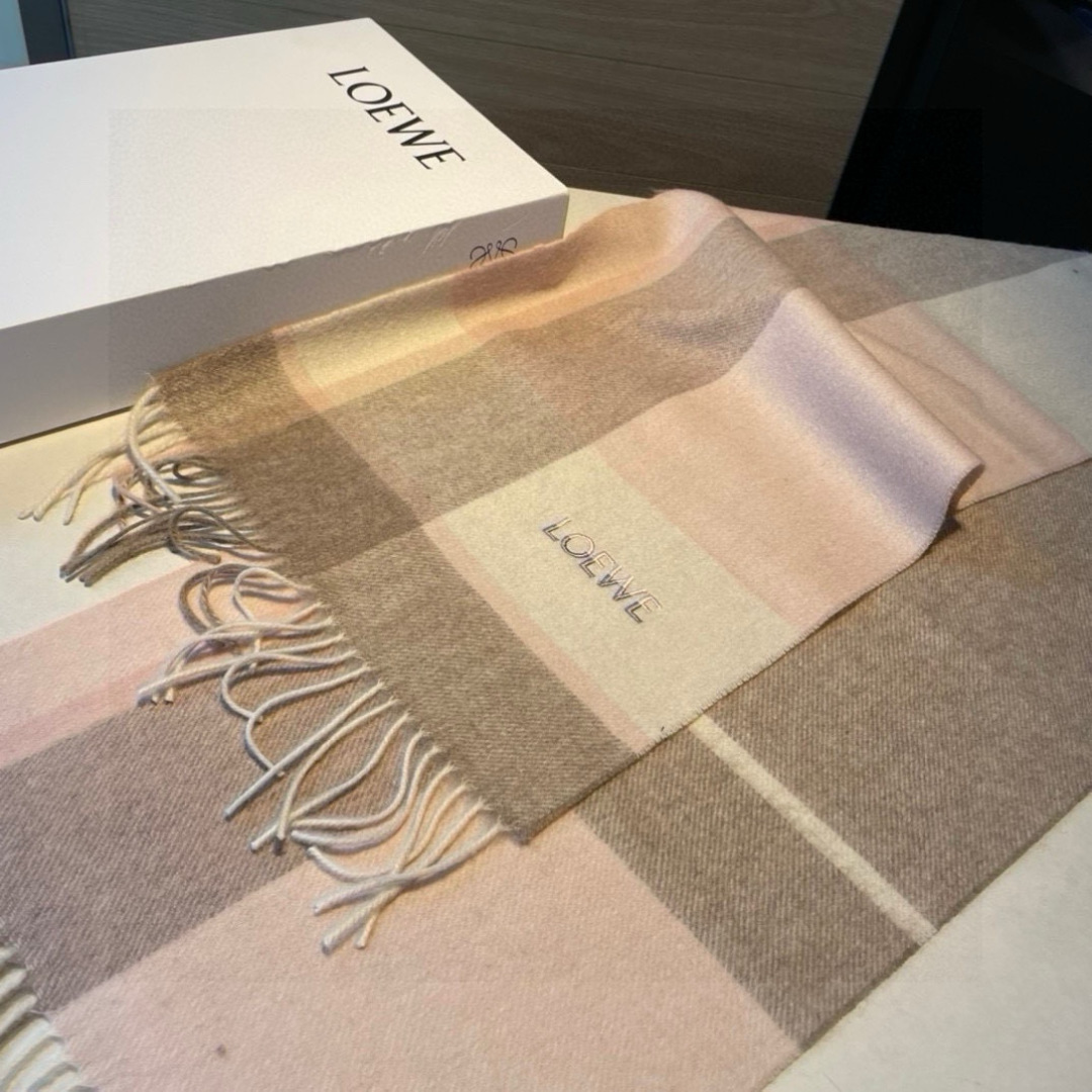 罗意威。【男女围巾】怒赞自留，难得的高端男款！家属福利！非常正的围巾~面料大爱，非常柔软细腻舒服，轻度水