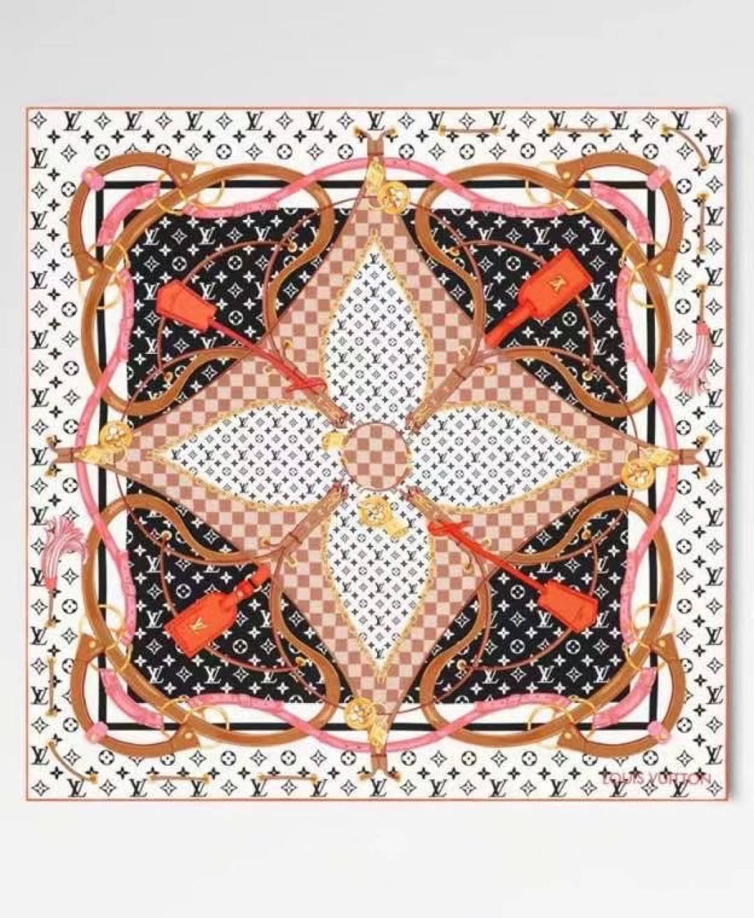 Flower And StraPs 以瞩目笔触彰显雅致风范，依托丝印工艺描绘 Monogram 花卉、肩