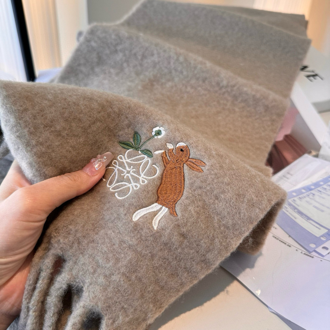 ▪❤️️罗意威超美新款马海毛围巾！超级推荐入手！】质感好货！主打的马海毛围巾~据说超难买哦！！打了好多次