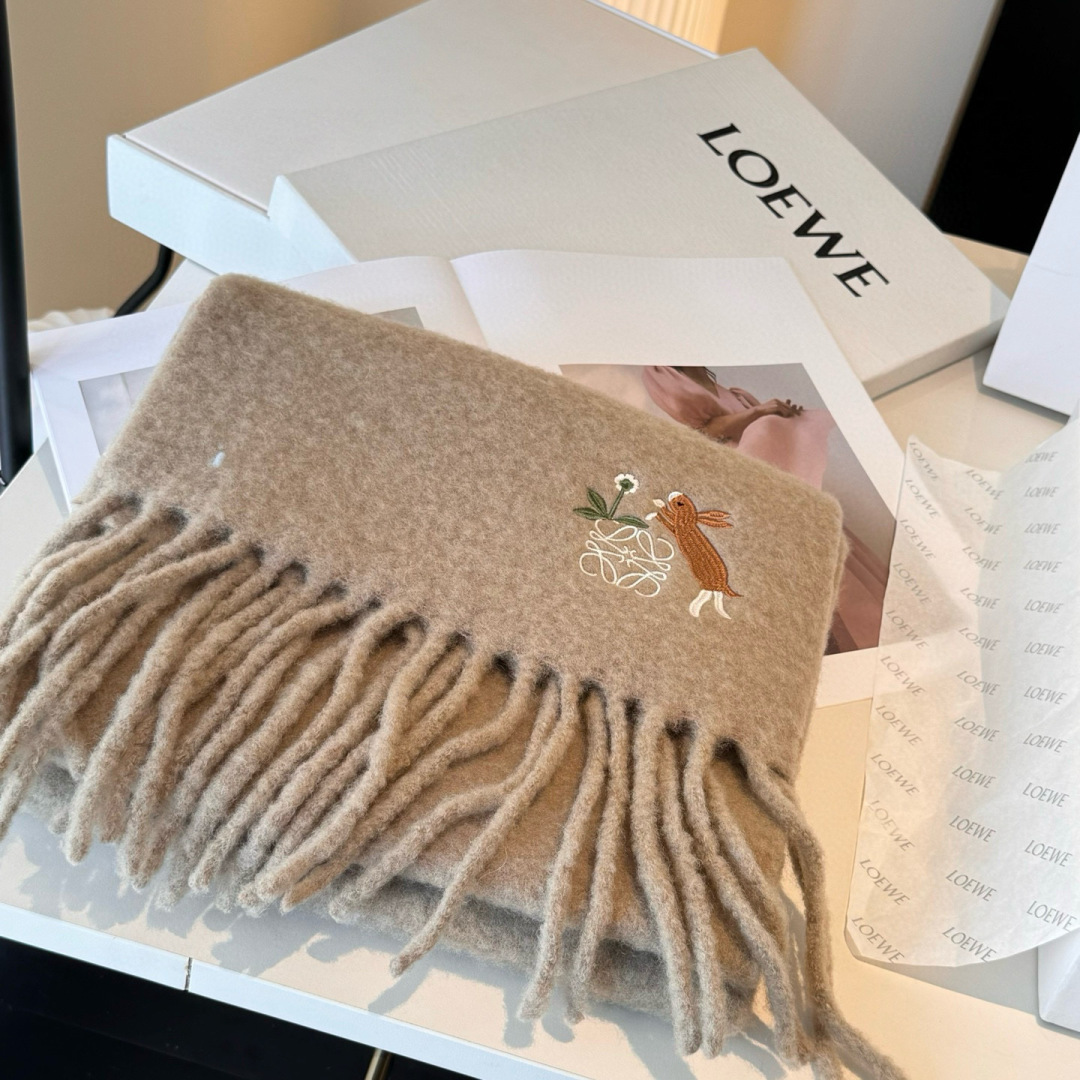 ▪❤️️罗意威超美新款马海毛围巾！超级推荐入手！】质感好货！主打的马海毛围巾~据说超难买哦！！打了好多次