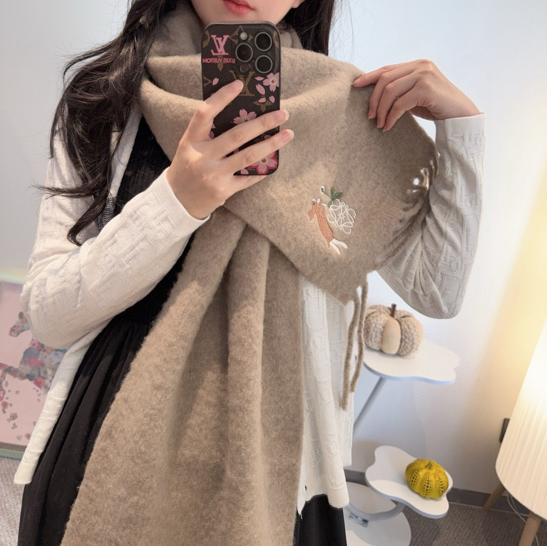 ▪❤️️罗意威超美新款马海毛围巾！超级推荐入手！】质感好货！主打的马海毛围巾~据说超难买哦！！打了好多次