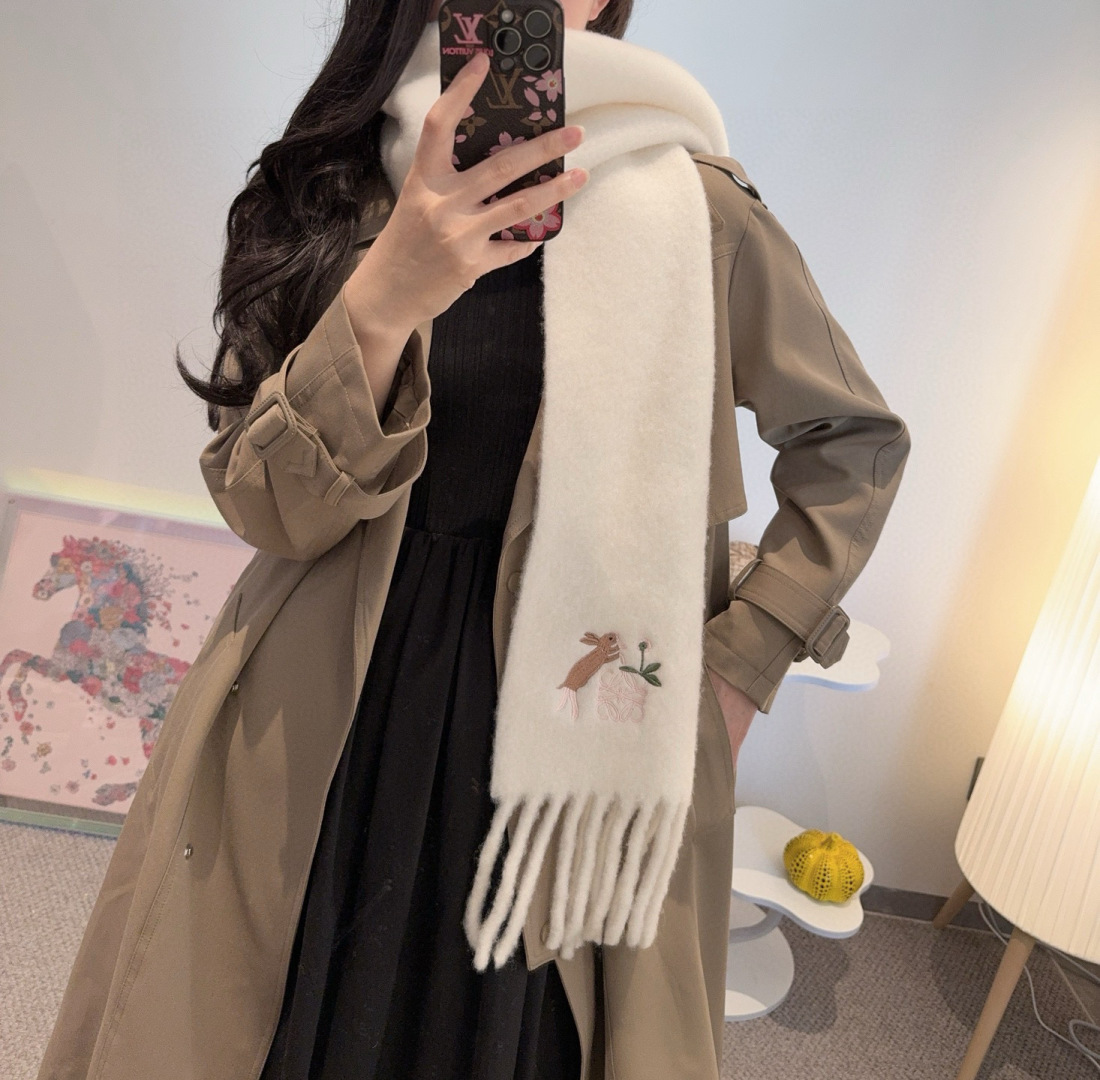 ▪❤️️罗意威超美新款马海毛围巾！超级推荐入手！】质感好货！主打的马海毛围巾~据说超难买哦！！打了好多次