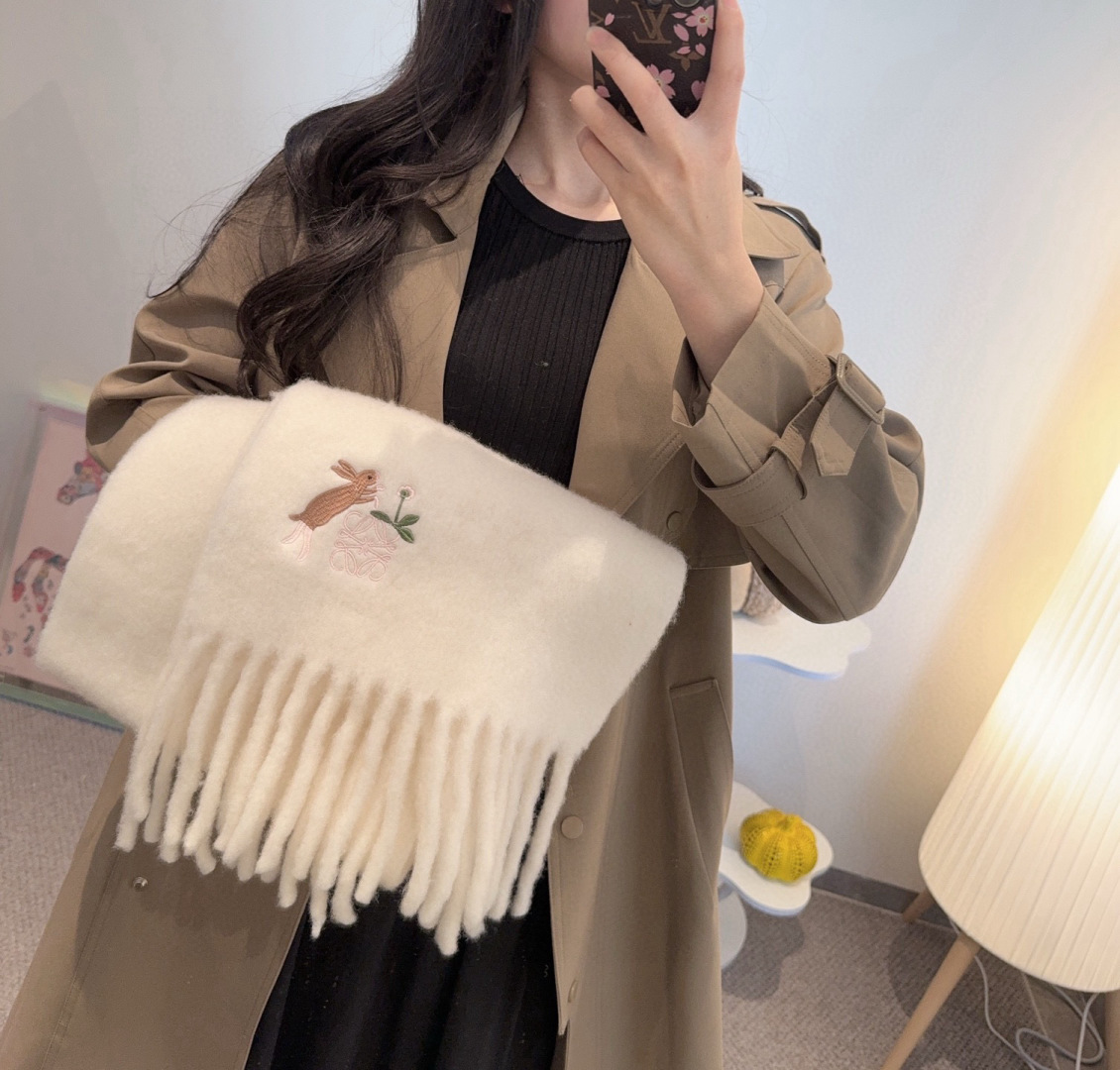 ▪❤️️罗意威超美新款马海毛围巾！超级推荐入手！】质感好货！主打的马海毛围巾~据说超难买哦！！打了好多次