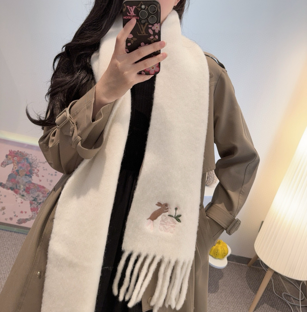 ▪❤️️罗意威超美新款马海毛围巾！超级推荐入手！】质感好货！主打的马海毛围巾~据说超难买哦！！打了好多次