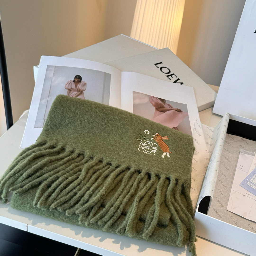 ▪❤️️罗意威超美新款马海毛围巾！超级推荐入手！】质感好货！主打的马海毛围巾~据说超难买哦！！打了好多次