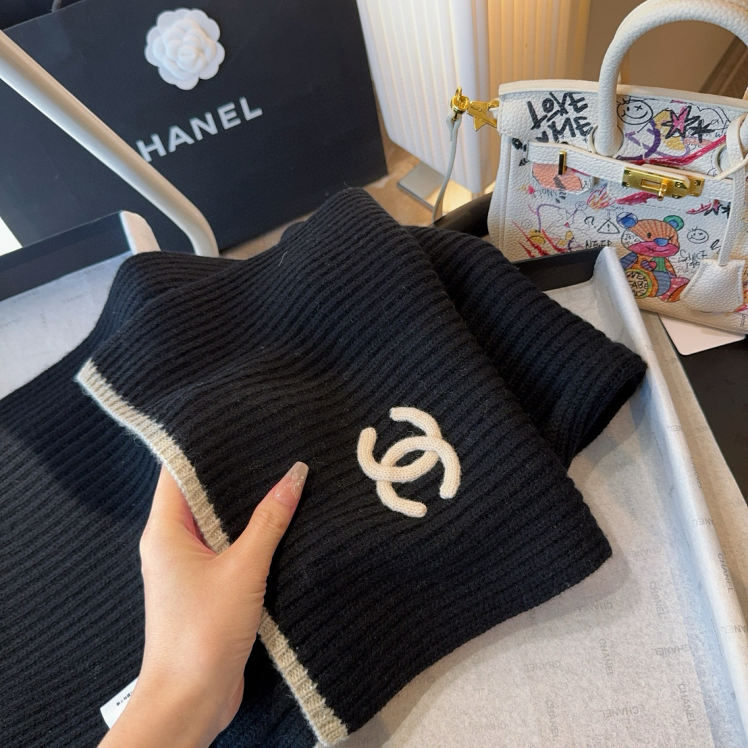 👑👑Chanel25秋冬新款刺绣针织围巾羊绒针织长巾‼️美翻了[流泪]御用殿堂级极品‼️新款在售 进口纯