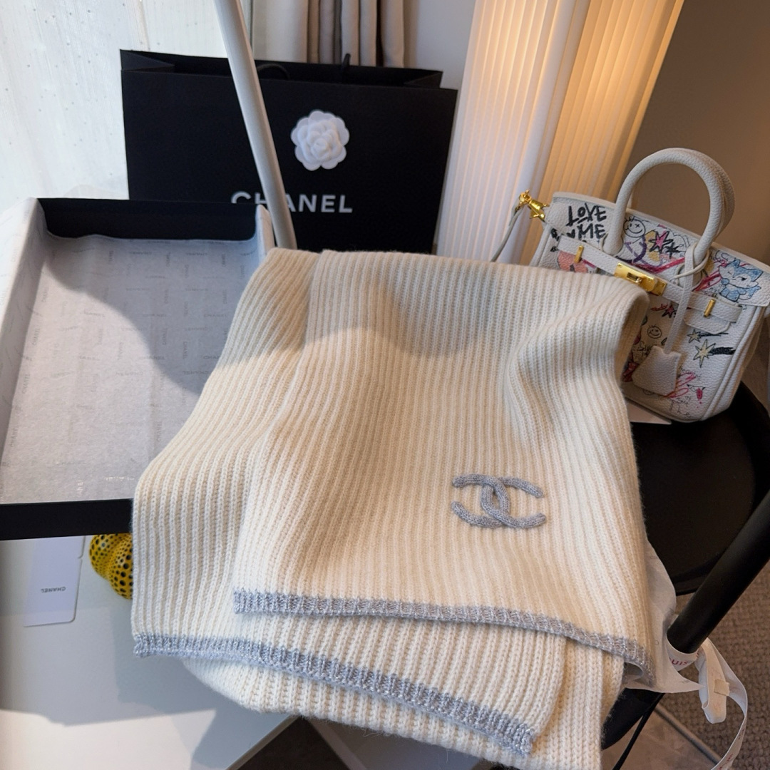 👑👑Chanel25秋冬新款刺绣针织围巾羊绒针织长巾‼️美翻了[流泪]御用殿堂级极品‼️新款在售 进口纯